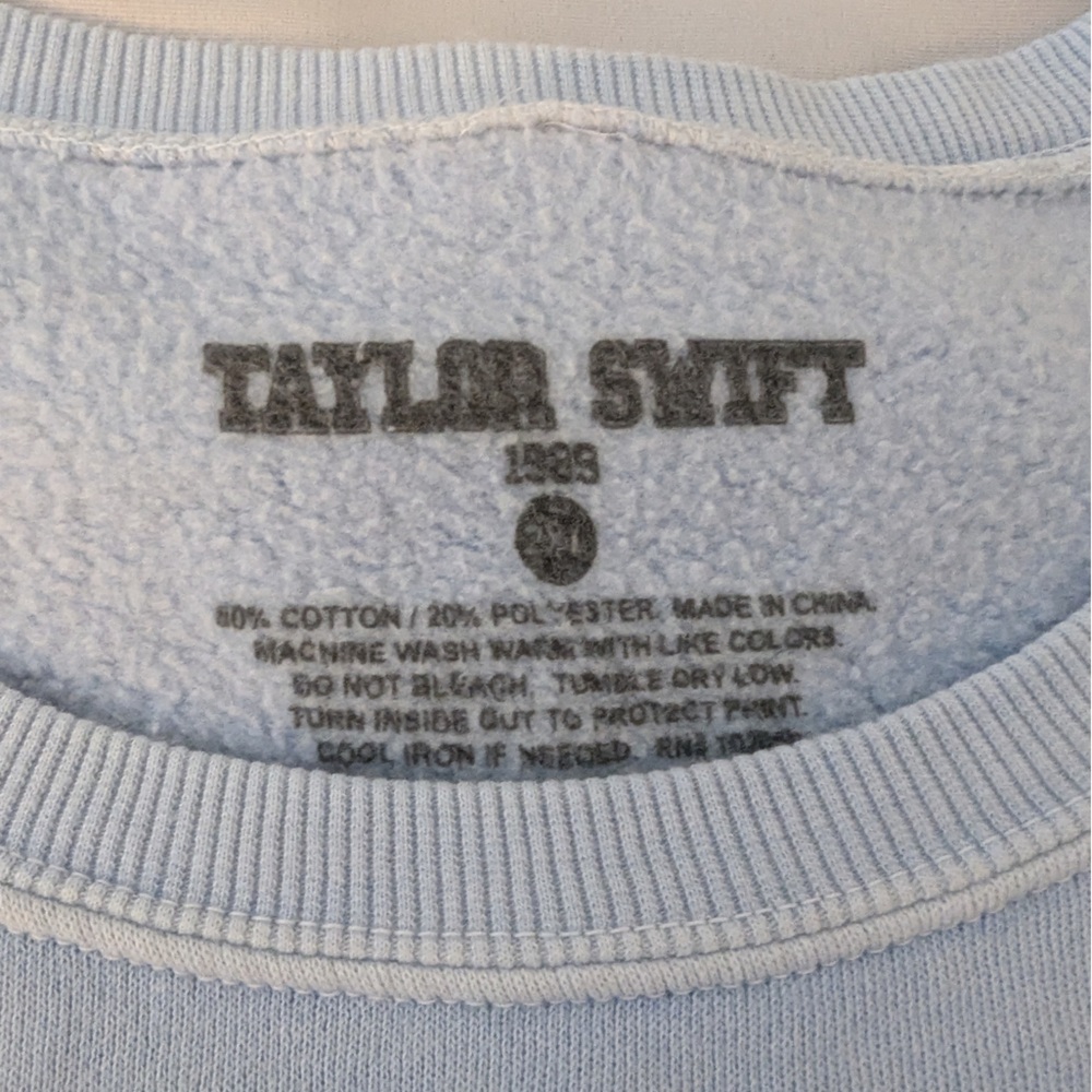 Taylor Swift Light Blue 1989 Crewneck Sweatshirt with White Graphic - Picture 3 of 3